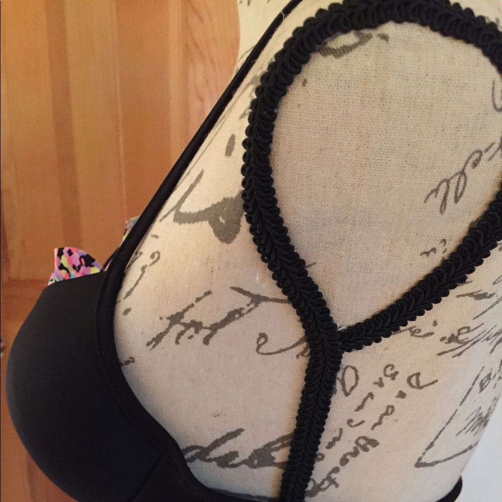 VS bathing suit - Picture 5 of 6